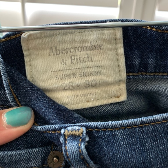 abercrombie and fitch ripped skinny jeans - Picture 3 of 4